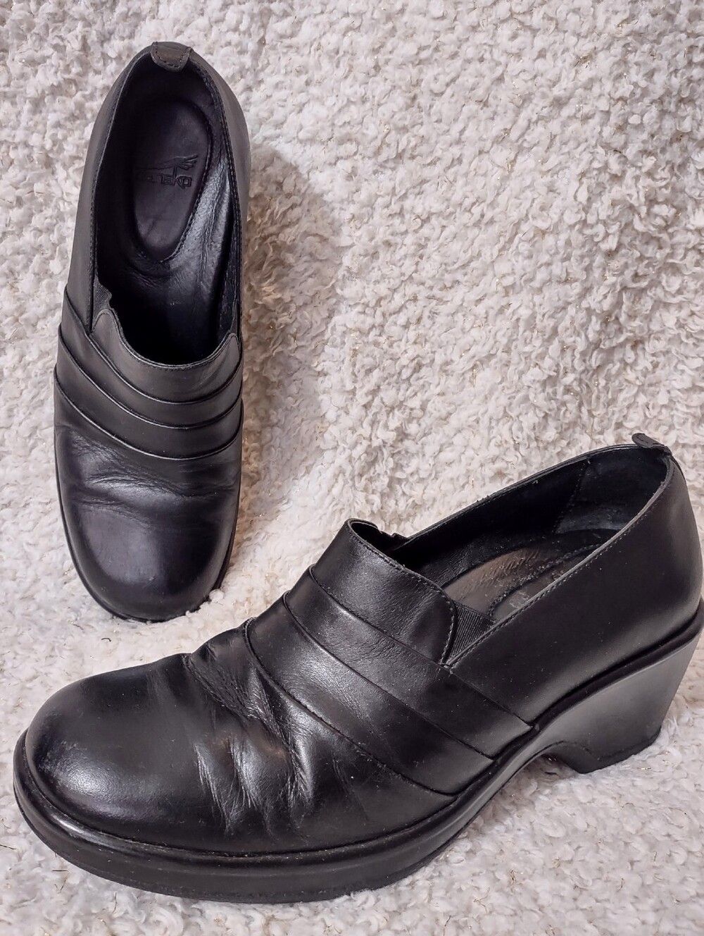 Women's 9.5 Dansko Clogs Nurse Shoes